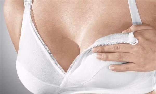 Vòng 1 quá khổ khiến bạn lo ngại, làm sao để ngực nhỏ lại? ảnh 1