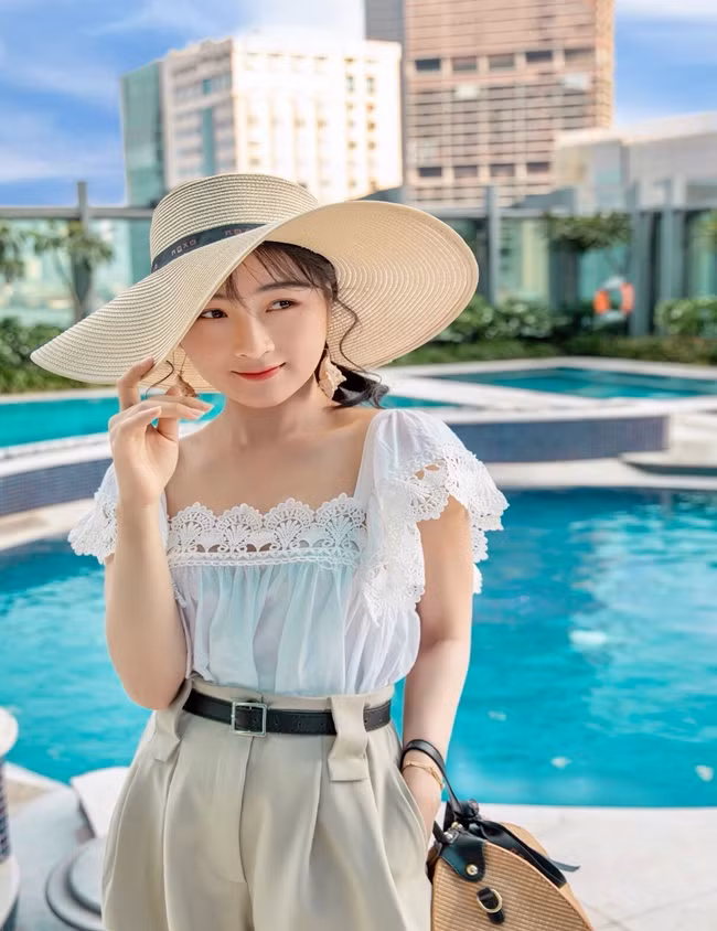 Đối với nhiều người, thời kỳ Covid-19 mang lại nhiều khó khăn, buồn chán nhưng đối với Vi Xù, đây lại là một khoảng thời gian đầy ý nghĩa bởi cô có cơ hội chậm lại để đối diện với chính mình và nỗ lực nhiều hơn.