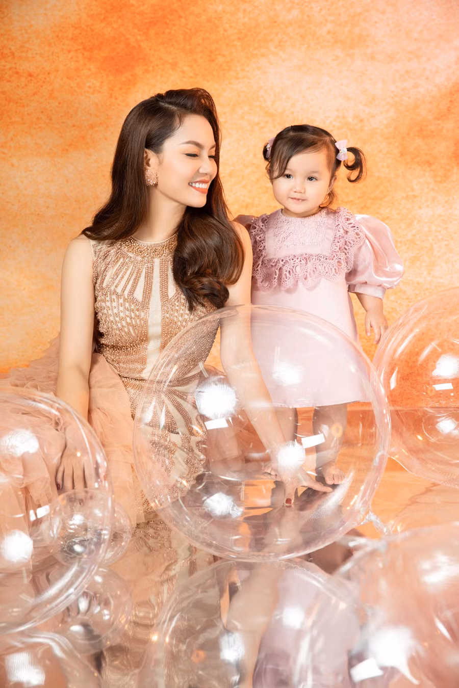 Nguyễn Ngọc Anh nói, ở tuổi này khi sinh nở rất khó “lại dáng” như khi còn trẻ, nhất là khi cố gắng tẩm bổ để nuôi con, chính vì vậy cô cũng mất cả năm trời hơi “mũm mĩm” sau sinh, tuy nhiên, với quyết tâm lấy lại vóc dáng thanh xuân, bằng sự kiên trì tập luyện cùng chế độ ăn phù hợp, đến thời điểm này Nguyễn Ngọc Anh đã tìm lại được vóc dáng ngọt ngào, tươi trẻ mà cô từng sở hữu trước đó. 