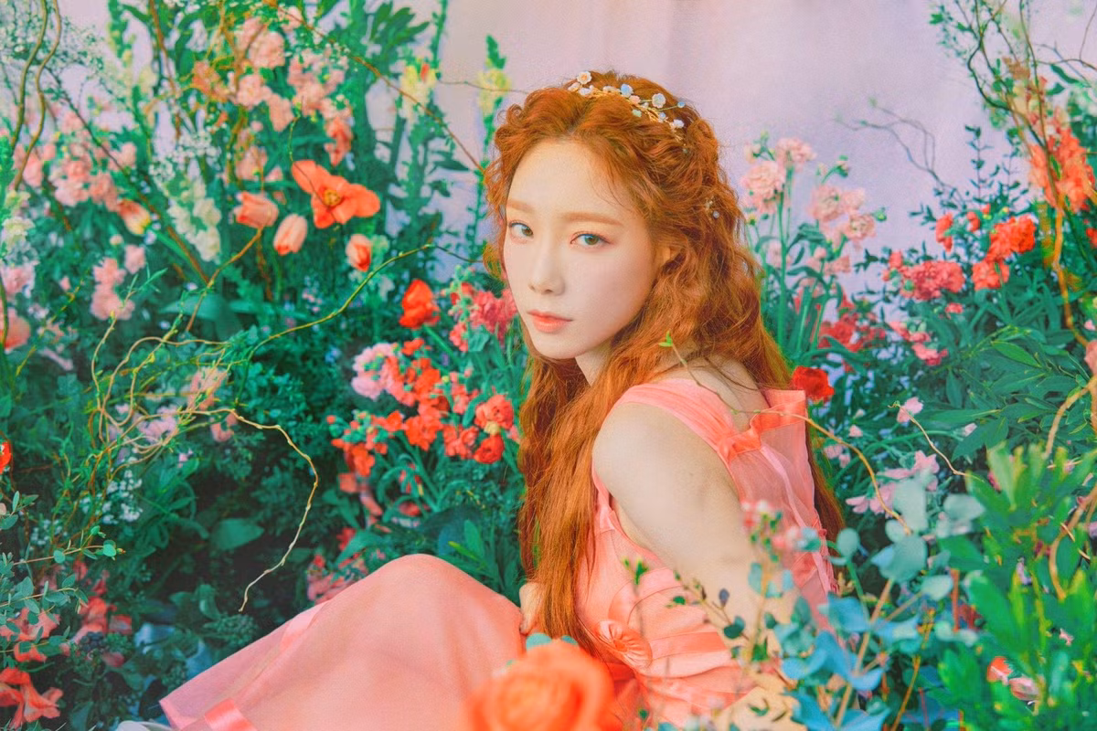SCMP ước tính khối tài sản của Taeyeon là 8 triệu USD. Tuy sống kín tiếng nhưng thành viên SNSD thường xuyên được người hâm mộ phát hiện dùng nhiều đồ hiệu như Louis Vuitton, Nina Ricci, Alexa Chung và Fendi. Ngoài ra, idol 31 tuổi là người thường xuyên làm từ thiện. Năm 2019, cô quyên góp 100 triệu won (khoảng 88.000 USD) cho Hội chữ thập đỏ Hàn Quốc để giúp đỡ phụ nữ khó khăn và trẻ em gái vị thành niên không có đủ điều kiện chăm sóc sức khỏe.
