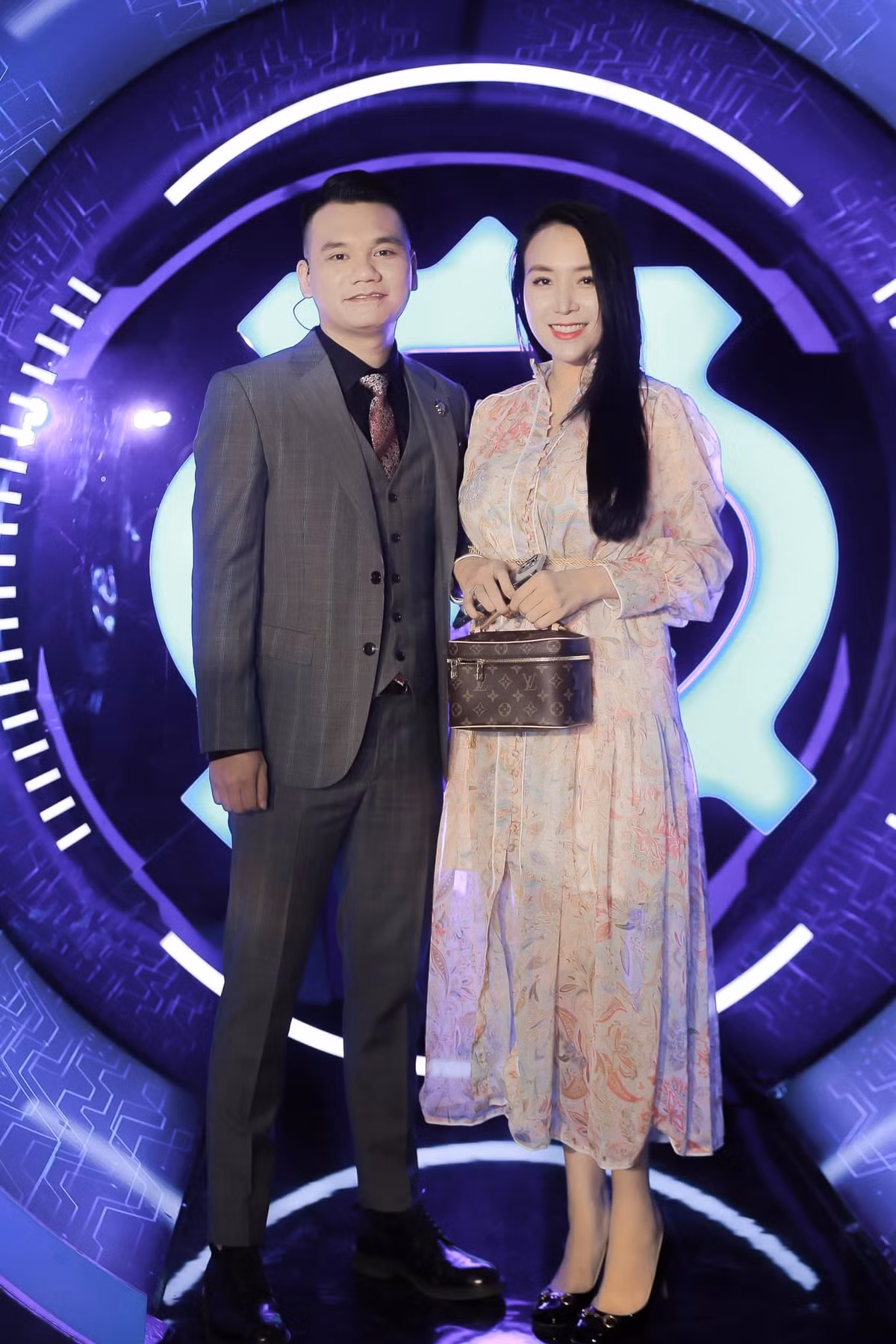 Vo DJ nong bong, sinh doi hai con cho ca si Khac Viet-Hinh-25