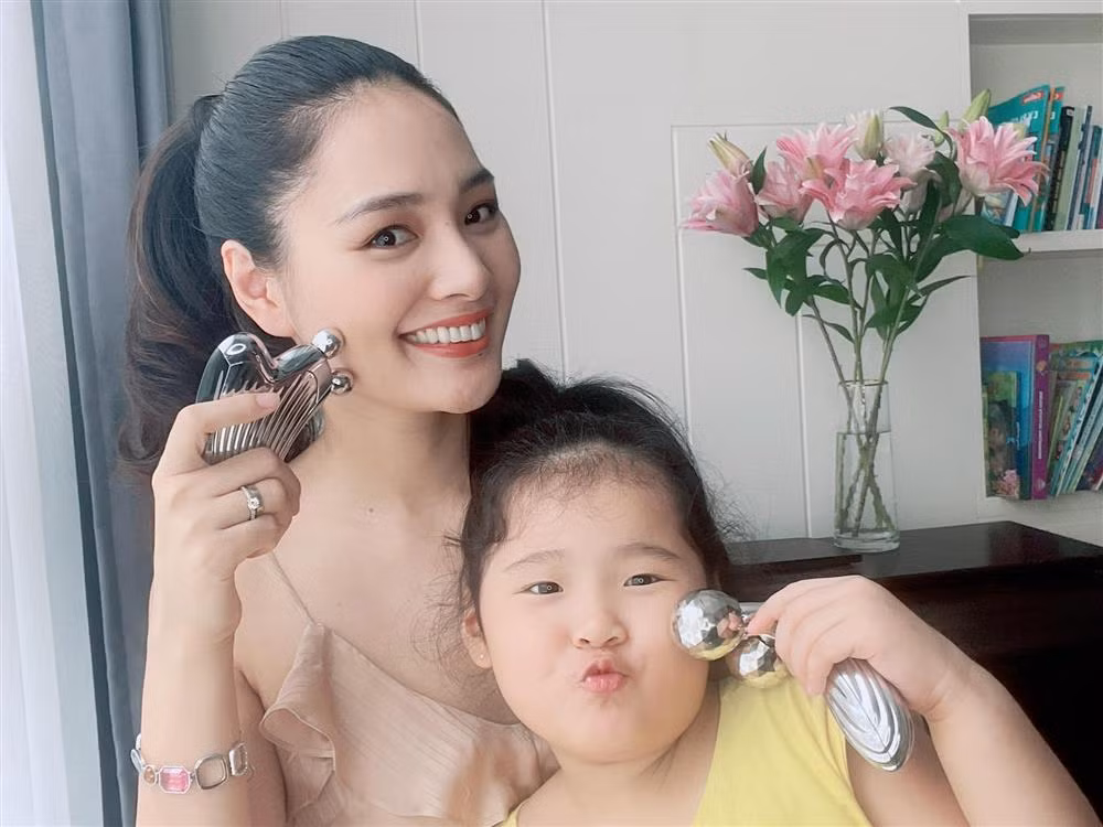 Bé Polar là trái ngọt hôn nhân thứ 2 của Hương Giang và ông xã Trung Quốc. Nhóc tỳ chào đời năm 2016.