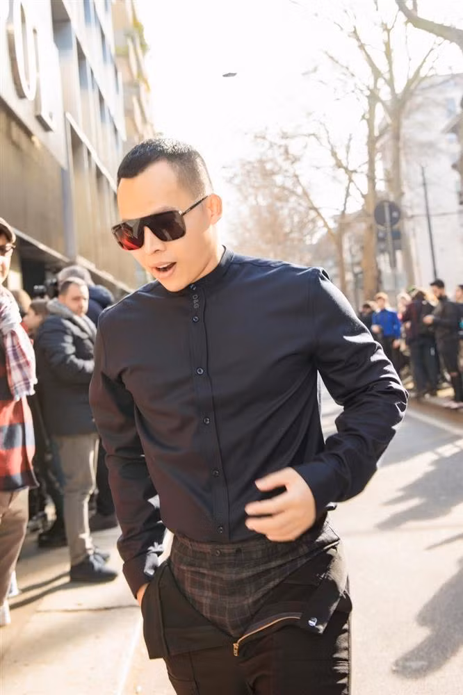 Lệ Quyên quên hay cố tình không cài khuy quần? - Hình 6 Le Quyen quen hay co tinh khong cai khuy quan?-Hinh-6