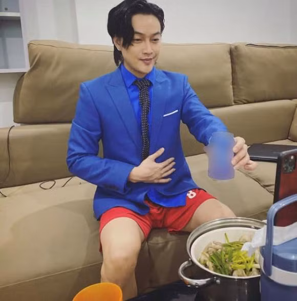 Chiec quan dui cua TiTi trong sinh nhat Nhat Kim Anh khien dan tinh 