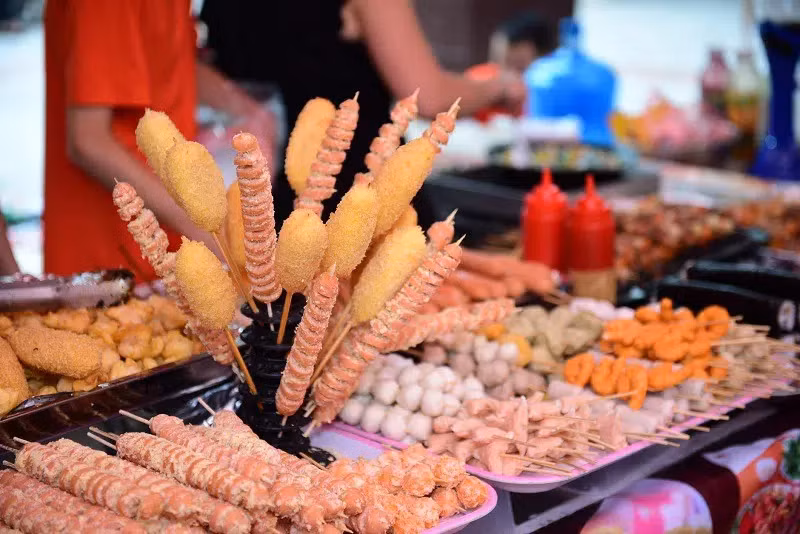 Đi siêu thị sắm Tết hãy tránh 5 loại thực phẩm tưởng ngon này Di sieu thi sam Tet hay tranh 5 loai thuc pham tuong ngon nay