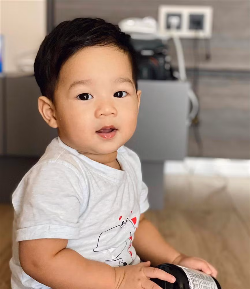 Con trai Dang Thu Thao lon phong phao, ra dang soai ca nhi-Hinh-3