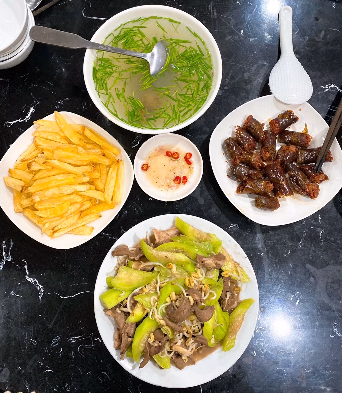 Giam nua chi tieu van co mam com ngon mua dich-Hinh-2