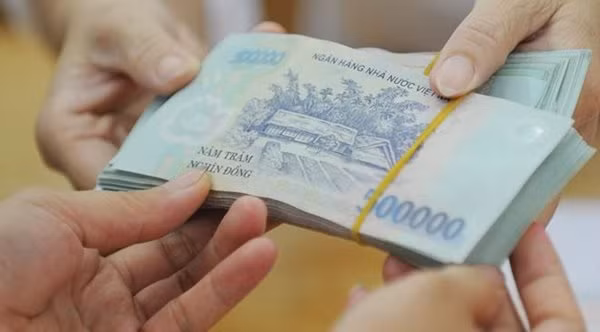 Dem tien di gui tiet kiem, can than 5 loi sau keo trang tay-Hinh-2