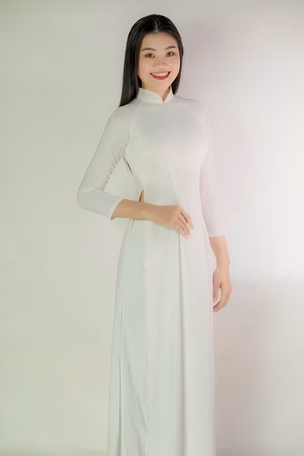 Nu sinh 18 tuoi cao 1m81 thi Hoa hau Hoan vu Viet Nam 2021-Hinh-2
