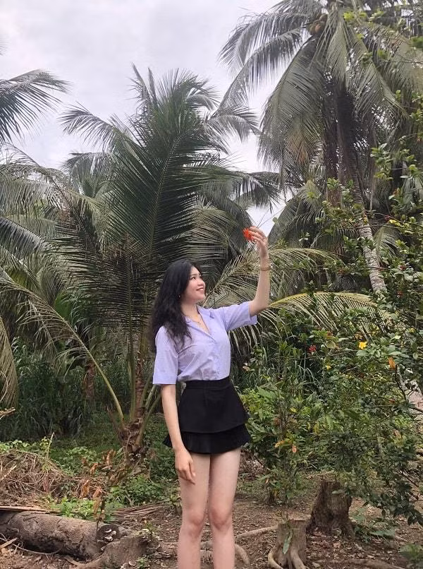 Nu sinh 18 tuoi cao 1m81 thi Hoa hau Hoan vu Viet Nam 2021-Hinh-5