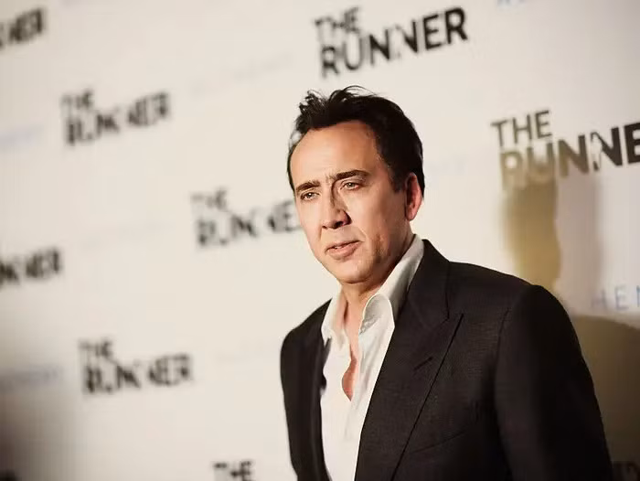 Theo Forbes, Nicolas Cage là tài tử "phá" tiền bậc nhất Hollywood. Nam diễn viên từng tiêu 150 triệu USD để mua hai lâu đài, 4 du thuyền, cặp rắn hổ mang bạch tạng, đảo riêng... và lối sống xa hoa. Tài tử Ma tốc độ từng tuyên bố phá sản, nợ tiền Cục thuế Liên bang IRS vì thói quen chi tiêu xa xỉ.
