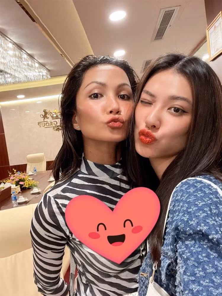 HHen Nie chi tram trieu de di co vu Kim Duyen thi Miss Universe