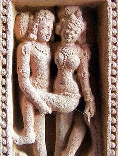 Thiền sư đạo Bà La Môn Mallanaga Vatsyayana đã viết Kama Sutra bằng tiếng Phạn, hướng dẫn các "tư thế" trong phòng the cho các cặp uyên ương cũng như hướng con người tới sự hòa hợp âm dương về cả thể xác lẫn tinh thần chứ không đơn thuần chỉ thỏa mãn ham muốn tình d.ục...