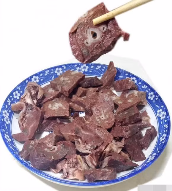 2 bo phan ban nhat cua con lon, chua kim loai nang, ky sinh trung