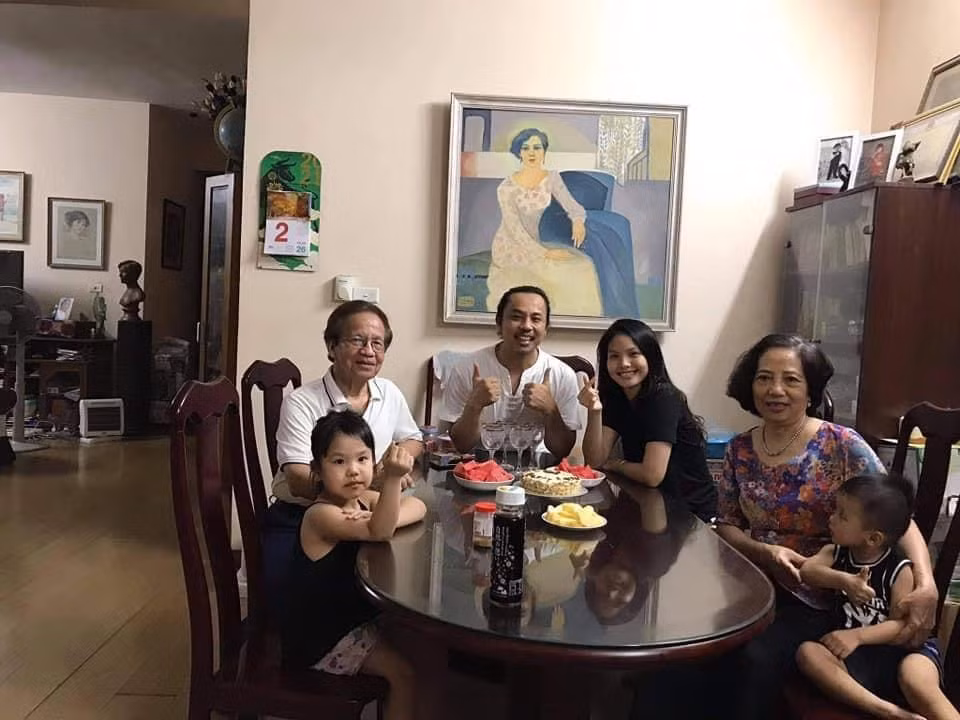 Tuy nhiên, mùa dịch chỉ là một trong những lý do khiến Chí Anh xuống cấp nhan sắc thê thảm thế này.