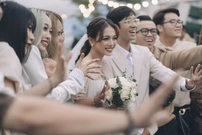 Đặt gạch từ năm 3 tuổi, 23 năm sau cưới được vợ xinh như hoa - Hình 5 Dat gach tu nam 3 tuoi, 23 nam sau cuoi duoc vo xinh nhu hoa-Hinh-5