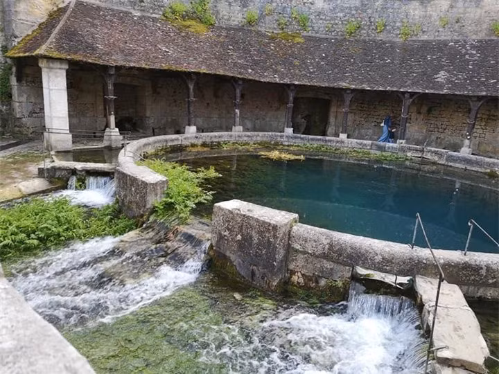 Suối ngầm huyền bí chưa tìm được lời giải ở Pháp ảnh 2