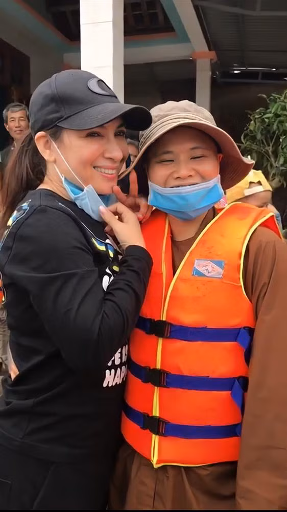 Dan mang vach ra diem bat thuong trong nhung dot tu thien cua Phi Nhung-Hinh-6