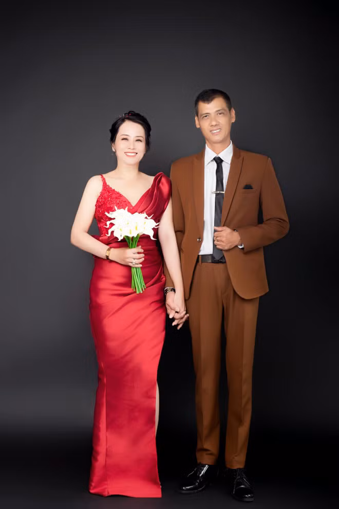 Cặp đôi kết hôn chỉ sau 4 ngày màn mai mối lên sóng - Hình 4 Cap doi ket hon chi sau 4 ngay man mai moi len song-Hinh-4