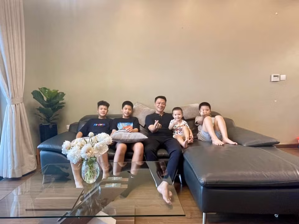 br/> Là người biết chia sẻ công việc với vợ nên gia đình của BTV Quang Minh lúc nào cũng tràn ngập tiếng cười.