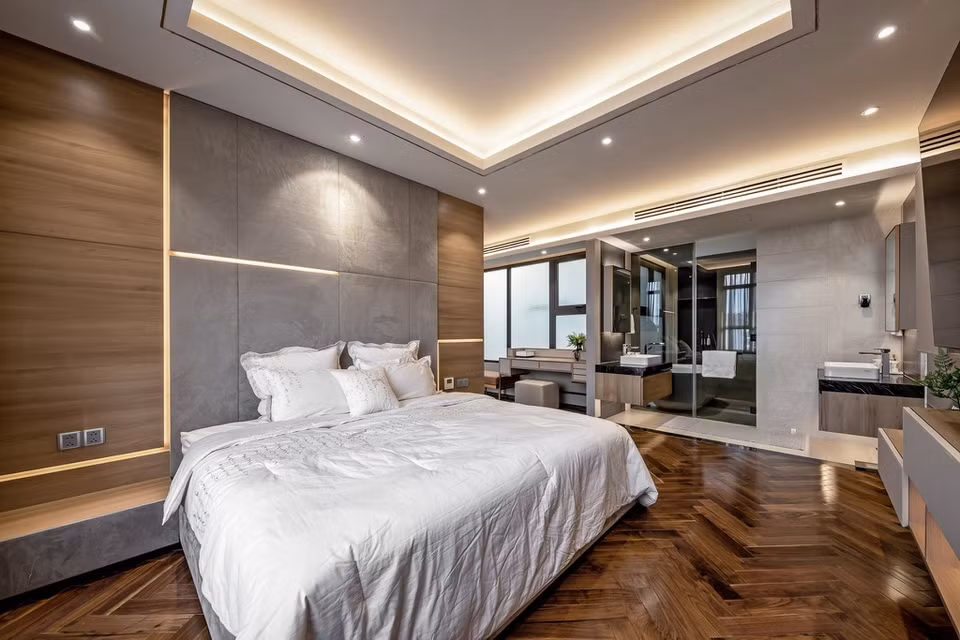 br/> Không gian sử dụng nhiều hệ thống đèn âm kết hợp màu sắc nhã nhặn để tạo cảm giác ấm cúng.
