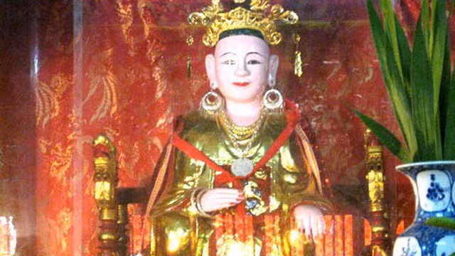 Theo sách "Đại Việt sử ký toàn thư", năm 1225, Lý Chiêu Hoàng (Lý Chiêu Hoàng, Lý Thiên Hinh - vua nhà Lý), nhường ngôi cho chồng là Trần Cảnh, nhà Trần thành lập, nhà Lý suy vong, Lý Chiêu Hoàng ban đầu được phong làm hoàng hậu, sau bị giáng xuống làm công chúa Đại Việt.