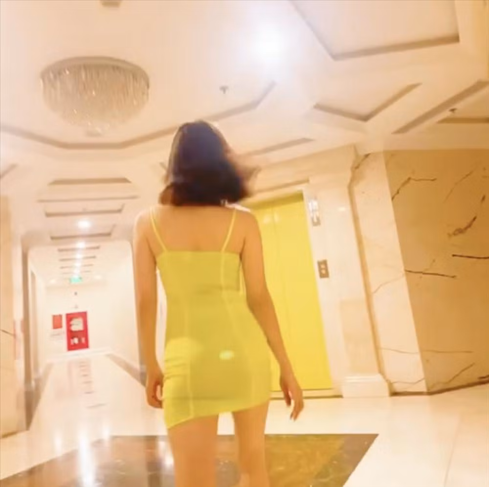 Le Quyen catwalk 