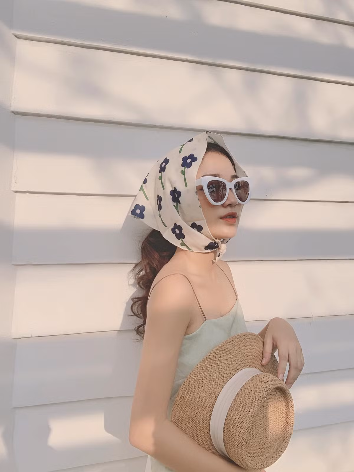 Khi không đứng trên bục giảng, Ngọc thích diện đồ mang phong cách nữ tính, ngọt ngào. Với cô, trang phục không chỉ cần gọn gàng, lịch sự, mà còn có tính thời trang và sự thoải mái.