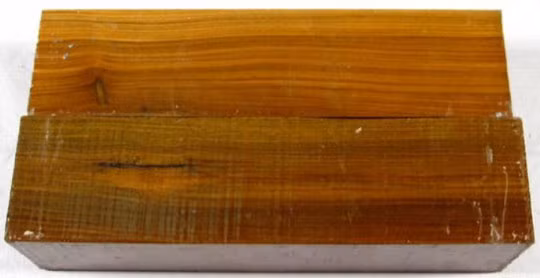 8. Gỗ Lignum Vitae. Loại gỗ này rất cứng, có độ bền cao nên rất được ưa chuộng. Cây Lignum Vitae sinh trưởng rất chậm nên loại gỗ này rất quý hiếm.