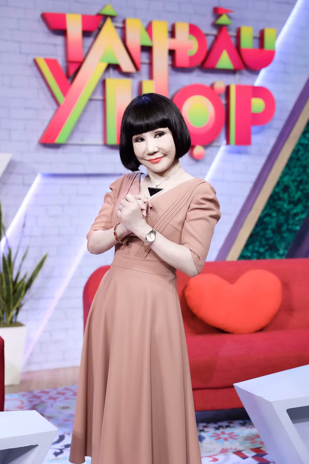 NSUT Thanh Kim Hue tuoi 66 tre trung, sanh dieu qua ong kinh cua chong-Hinh-9
