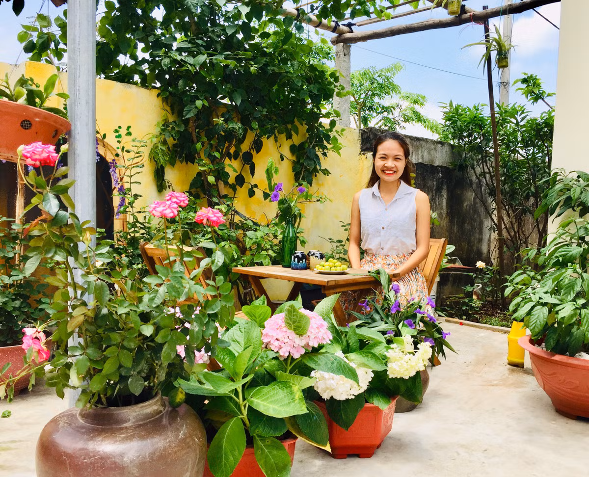 Co gai bo pho ve que trong dich, day ve mien phi cho tre em