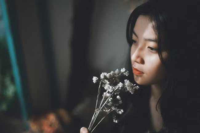 Em gai khoe cam het tien cua ban trai, nhung loi giai thich moi nga ngua