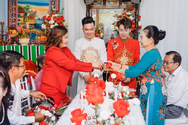 Hai chàng trai nên duyên từ cú tát trời giáng - Hình 6 Hai chang trai nen duyen tu cu tat troi giang-Hinh-6