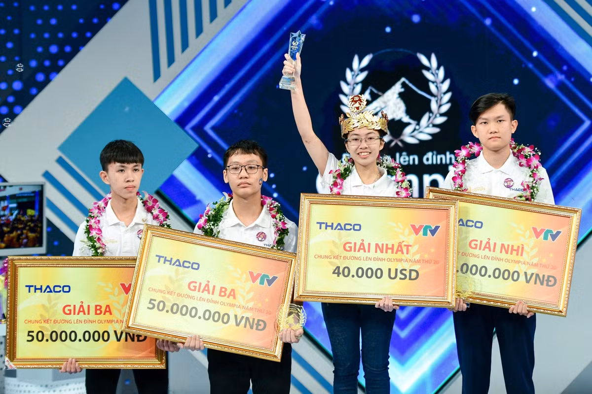 Đến nay, Olympia đã tổ chức 20 trận chung kết năm, tìm ra 20 nhà vô địch. Trong số đó, có 4 quán quân là nữ gồm Trần Ngọc Minh (năm 1), Lương Phương Thảo (năm 3), Phạm Thị Ngọc Oanh (năm 11) và Nguyễn Thị Thu Hằng (năm 20); có nhiều nhà vô địch tên Hoàng nhất gồm Đỗ Lâm Hoàng (năm 5), Lê Vũ Hoàng (năm 6), Đặng Thái Hoàng (năm 12). Ảnh: Quỳnh Trang.