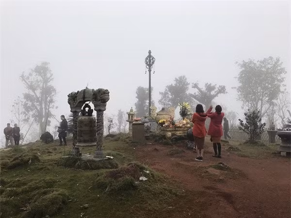 Khám phá những đỉnh núi linh thiêng nhất Việt Nam ảnh 1 Khám phá những đỉnh núi linh thiêng nhất Việt Nam ảnh 1