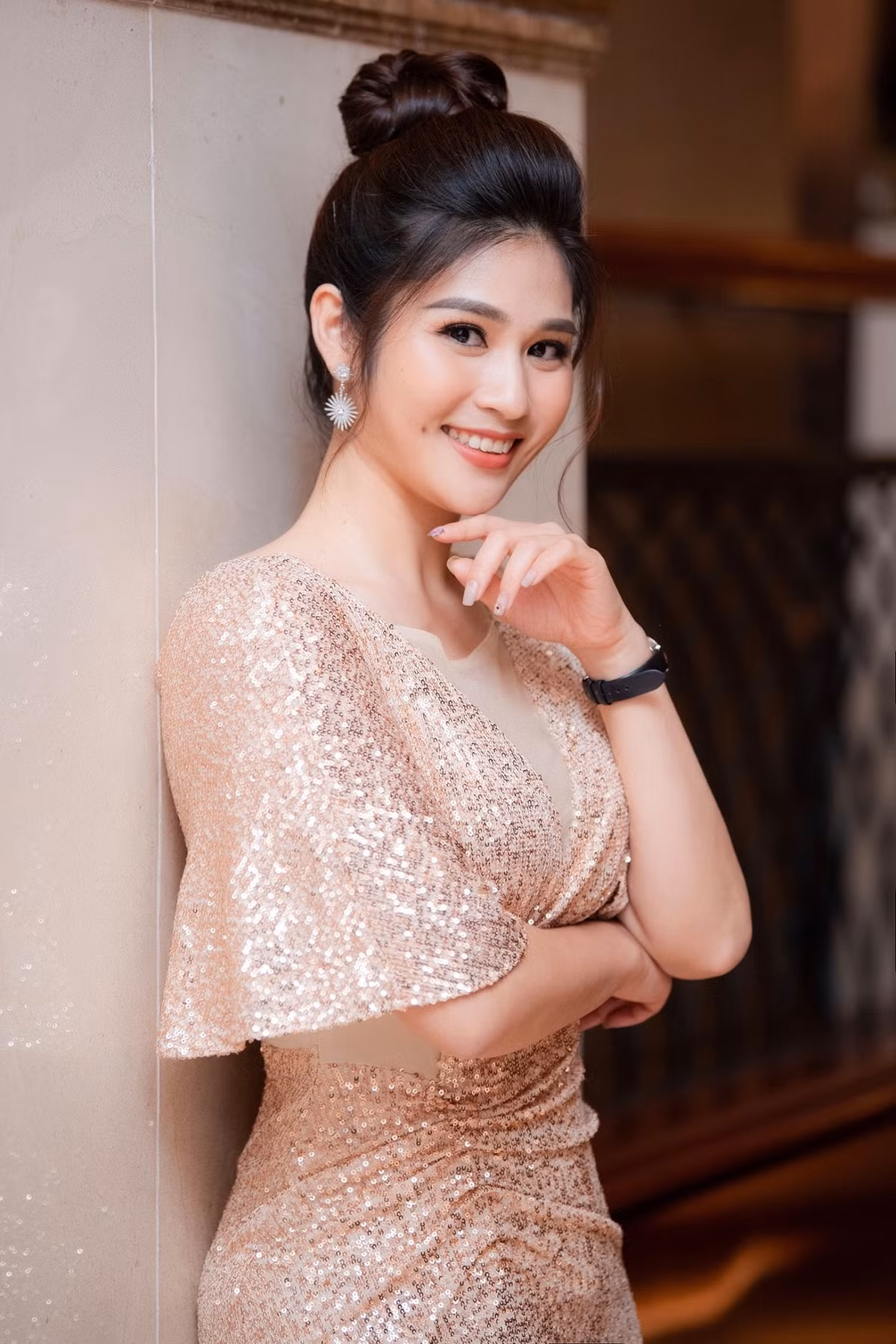 Ve dep man ma cua BTV Minh Trang thoi su 19h-Hinh-15