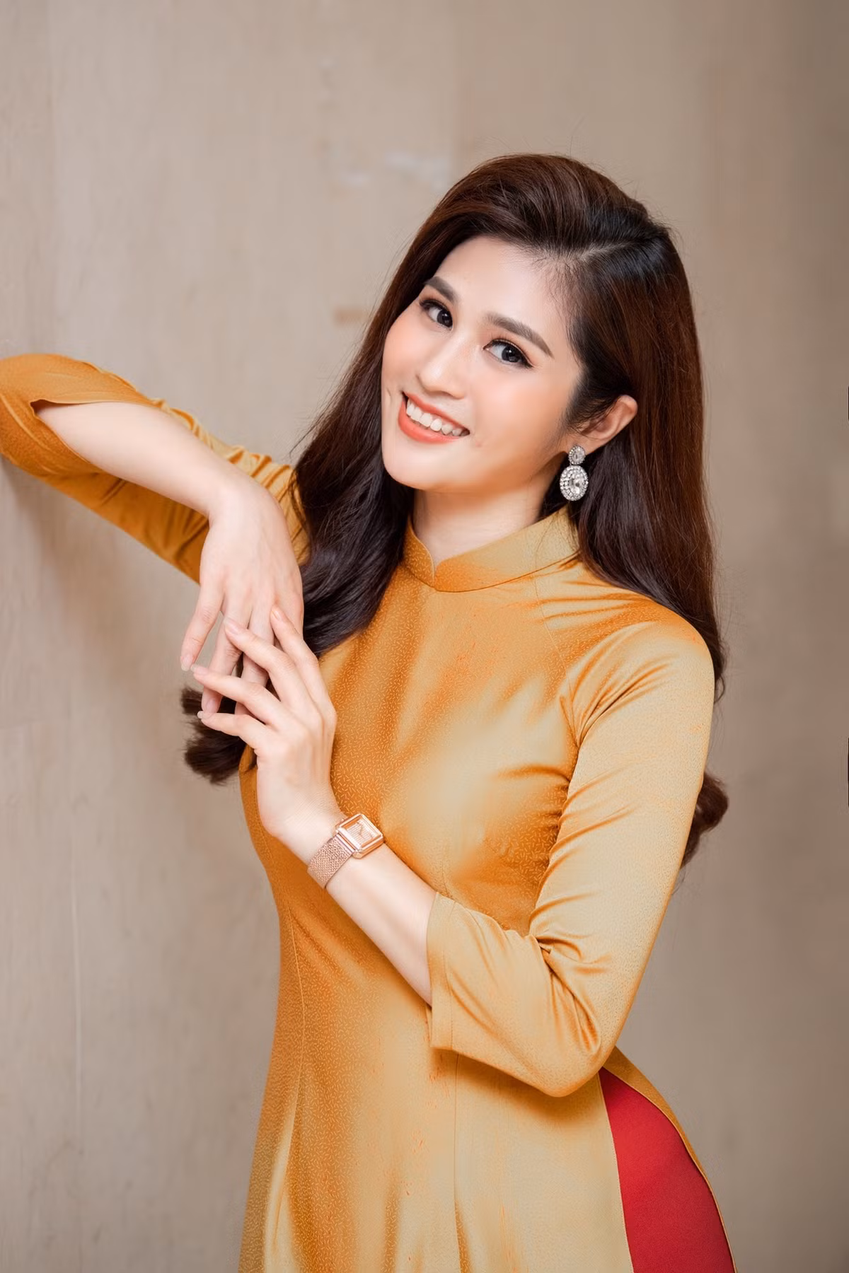 Ve dep man ma cua BTV Minh Trang thoi su 19h-Hinh-14