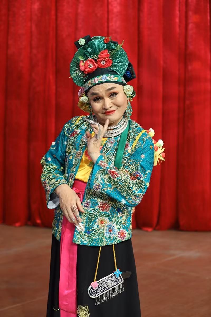 Xuan Hinh khoc khi ke ky uc me vat va nuoi minh an hoc-Hinh-3