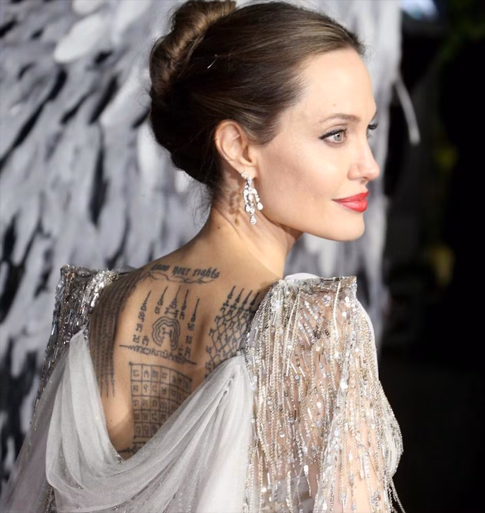 Y nghia cua gan 20 hinh xam tren co the Angelina Jolie-Hinh-2