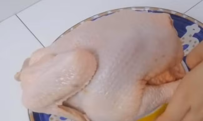 Lam ga nuong muoi ot bang noi com dien, ga mem ngot, dam da