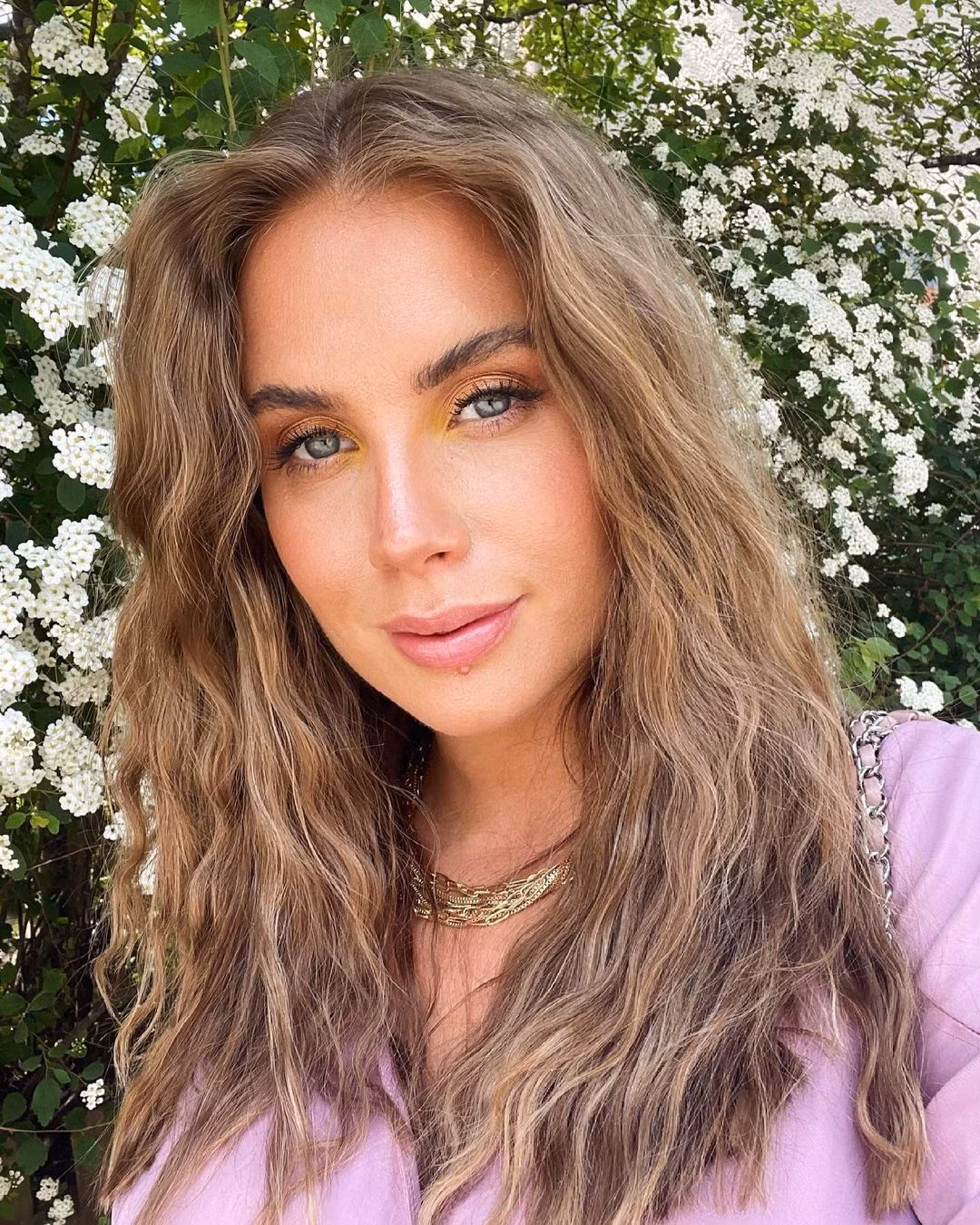  Maja Nilsson đã kết hôn và sinh con với ngôi sao Manchester United - Victor Lindelof. Cô ấy được coi là một trong những người có ảnh hưởng nổi bật nhất ở Thụy Điển. Với sự nổi tiếng cùng niềm đam mê thời trang từ nhỏ, cô đã thử sức với lĩnh vực thiết kế. Cô hiện kinh doanh ở Manchester, Anh - nơi cô sống cùng chồng và con trai. Ảnh: Majanilssonlindelof.