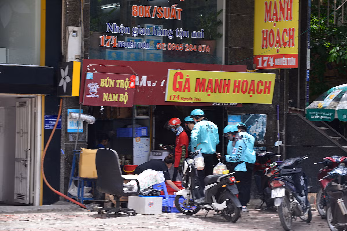 Shipper do an uong chay khong het viec trong mua dich-Hinh-2