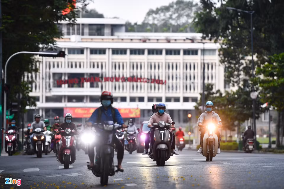  Đai lộ Lê Duẩn, dài khoảng 2 km, nối Thảo Cầm Viên với Dinh Độc Lập. Đây là một trong những con đường lâu đời nhất Sài thành. Trải qua 4 lần đổi tên từ thế kỷ XVII đến thế kỷ XXI, đại lộ mang nhiều tên gọi khác nhau như Chính Phủ, Norodom, Thống Nhất, Đường 30 tháng 4, Lê Duẩn. Ảnh: Duy Hiệu. 