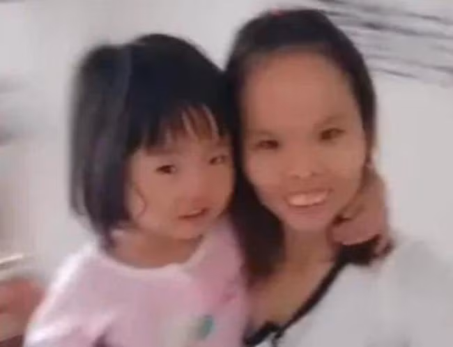 Nguoi phu nu xau nhat Tiktok giau kech xu, nhin chong moi kinh ngac-Hinh-6