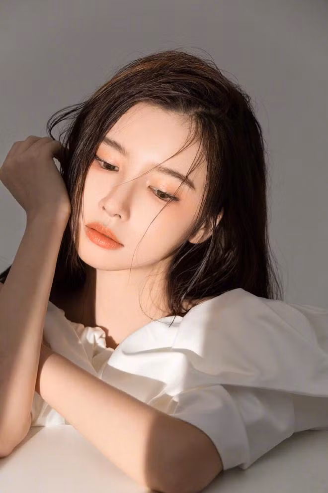 Hot girl Trung Quoc voi 10 trieu follow lo nhan sac that gay ngo ngang-Hinh-2