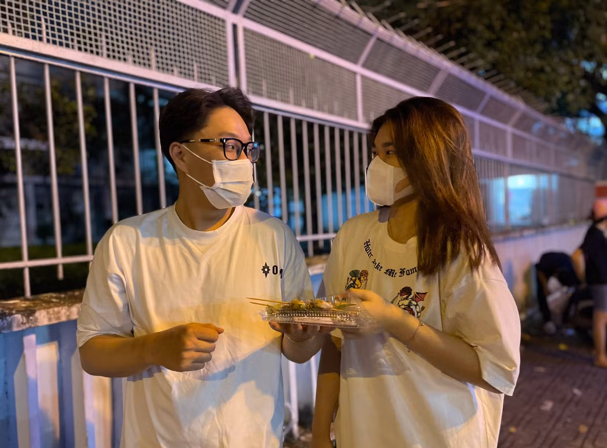 Gioi tre TP.HCM uong ca phe, tra sua 