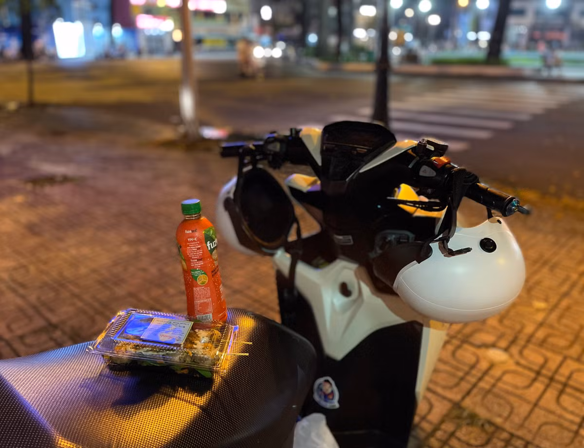 Gioi tre TP.HCM uong ca phe, tra sua 