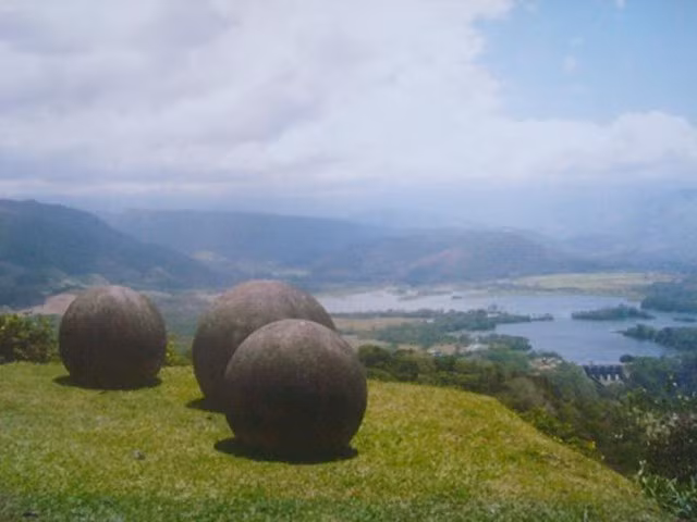 Nhung vien da tron hang nghin nam tuoi o Costa Rica