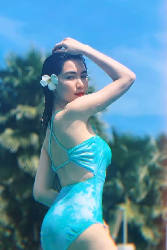 Hoa Minzy tung anh dien bikini cuc ben nhung lai bi hoi co don mong khong?-Hinh-2
