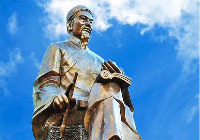 Ông được suy tôn là Thanh Sơn Đạo sĩ (còn được gọi là Thanh Sơn Chơn nhơn), là một trong ba vị thánh linh thiêng của Đạo Cao Đài. Bức tranh Tam Thánh ký hòa ước được lưu thờ tại Tòa Thánh Tây Ninh có vẽ chân dung của Nguyễn Bỉnh Khiêm bên cạnh Victor Hugo và Tôn Trung Sơn.